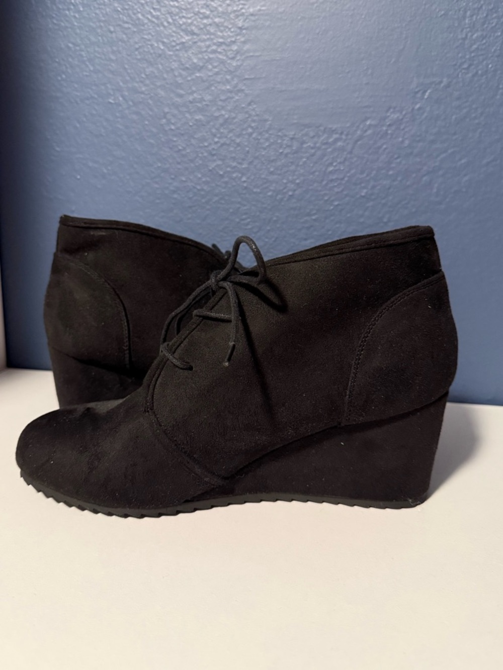 Torrid Faux Suede Wedge Ankle Lace-Up Black Booties Size 8 1/2 Wide Width - Picture 2 of 7